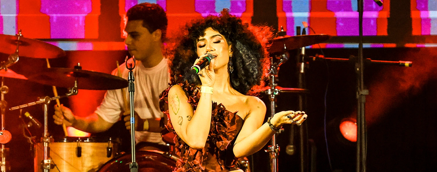 Malu Guedelha ao vivo no palco